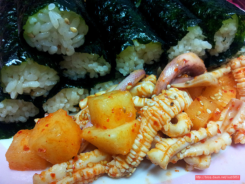 치킨 무를 활용한 꼬맹이들 입맛에 맞춘 충무김밥..아빠의 요리.. - 10만개의 레시피, 메뉴판키친 요리판