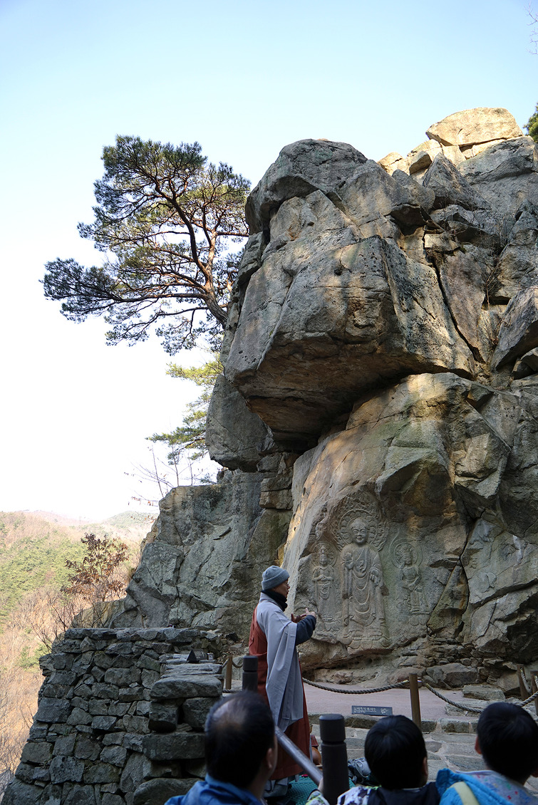 서산 용현리 마애여래삼존상
