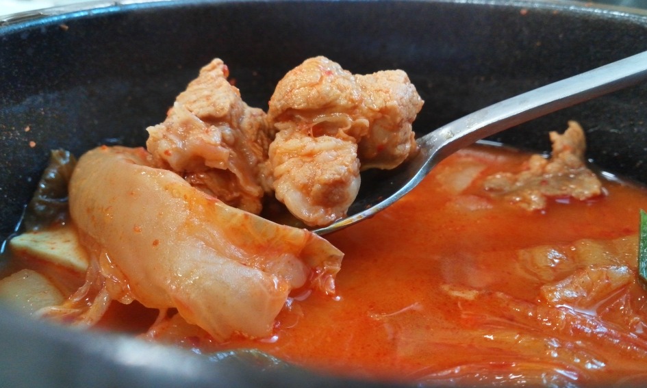 김치찌개뒷고기 이미지