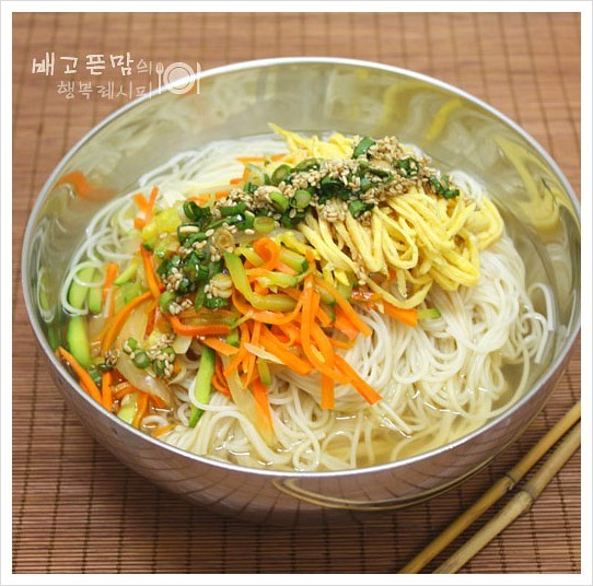 잔치국수 이미지