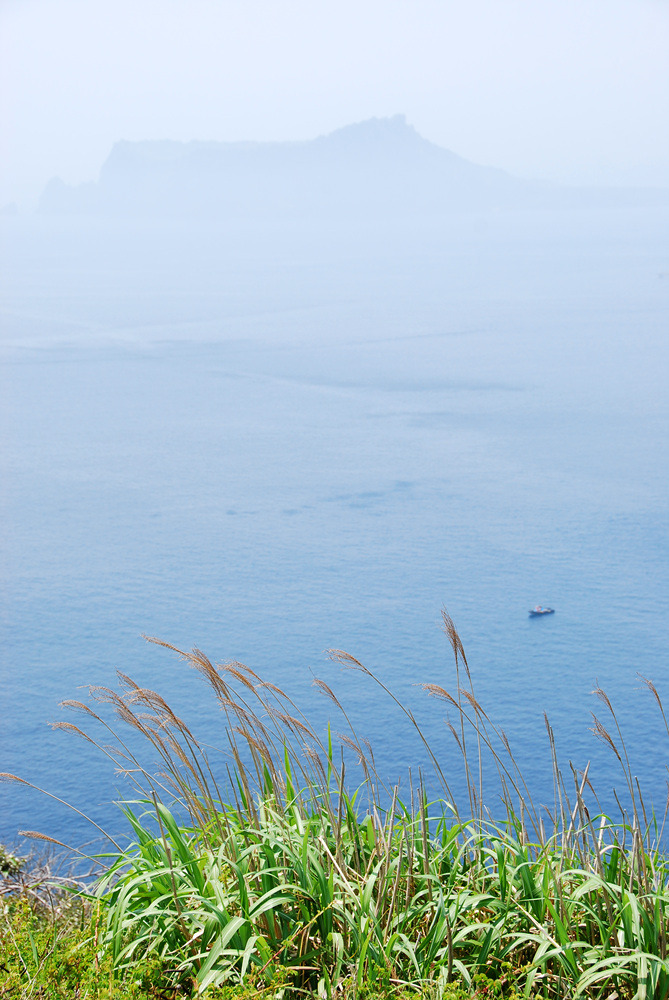제주도 여행 - 섬속의 섬 우도의 우도봉을 오르며 바라본 성산일출봉과 제주바다.. 그리고, 사람풍경.. ^^
