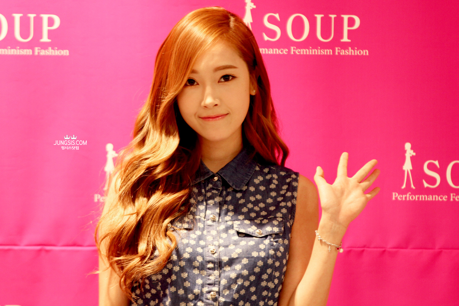 [PIC][04-04-2014]Jessica tham dự buổi fansign cho thương hiệu "SOUP" vào trưa nay - Page 3 266BBE4253A44A7608DB60