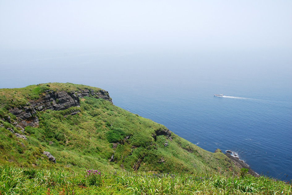 제주도 여행 - 섬속의 섬 우도의 우도봉을 오르며 바라본 성산일출봉과 제주바다.. 그리고, 사람풍경.. ^^