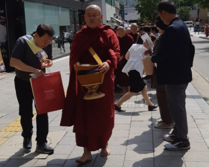 목발우(木鉢盂)가 허용되지 않는 이유