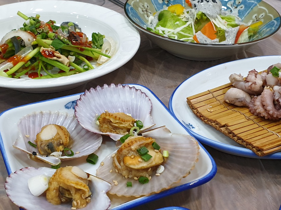 광안리해수욕장을 바라보며 사랑해횟집에서 맛있는 회를....