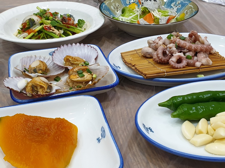 광안리해수욕장을 바라보며 사랑해횟집에서 맛있는 회를....